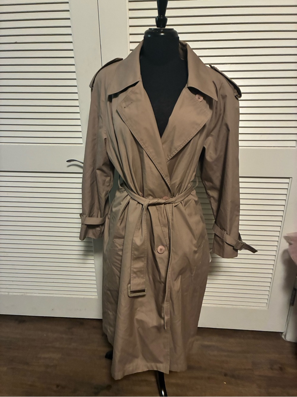 Women's Classic Tan Trench Coat with Waist Tie